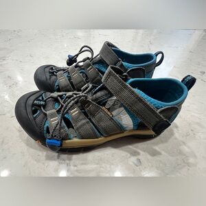 Kids' Newport H2 SIZE 4 Waterproof Blue/Gray Retail $60